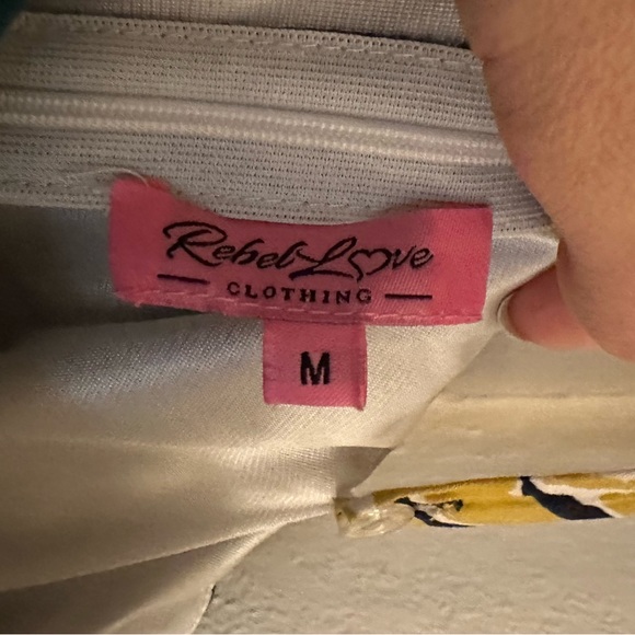 Rebel Love brand dress in a size medium. Very good condition, with pockets - Picture 10 of 11